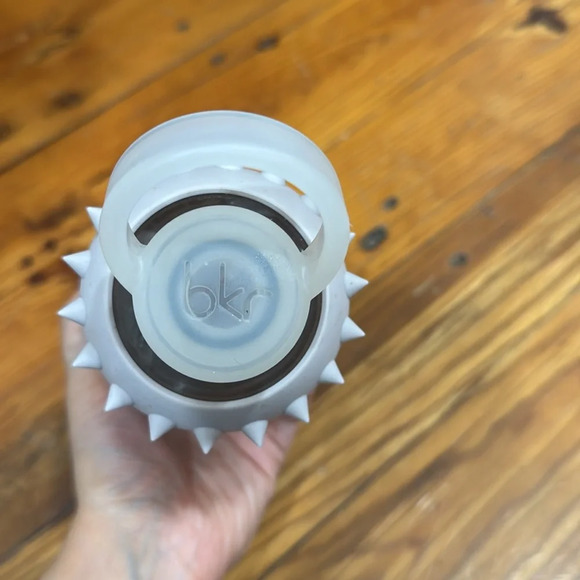 BKR SLOANE SPIKED LITTLE WATER BOTTLE 500ML (16OZ) Glass Silicone Sleeve - Picture 4 of 4